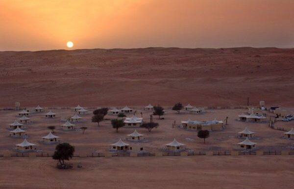 Le28099Oman Punta A Un Turismo Escl