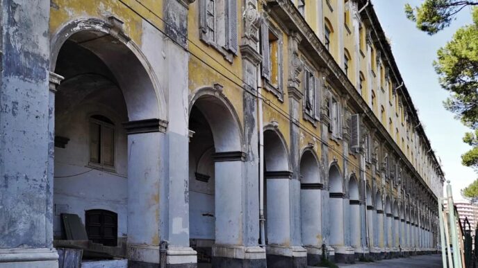 Le28099Ex Ospedale Militare Di Napo