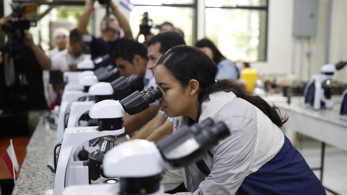 La Royal Society Si Schiera A