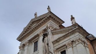 La Comunitc3A0 Piange La Scompars