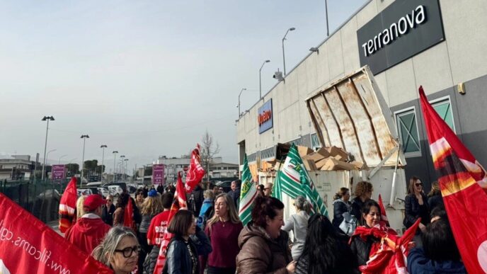 Lavoratori Ipercoop E Ikea In