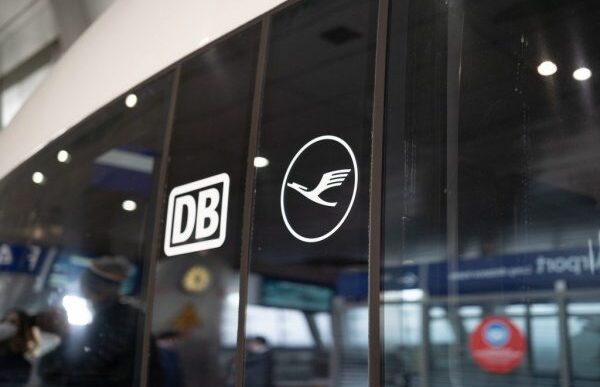 Lufthansa E Deutsche Bahn3A Un