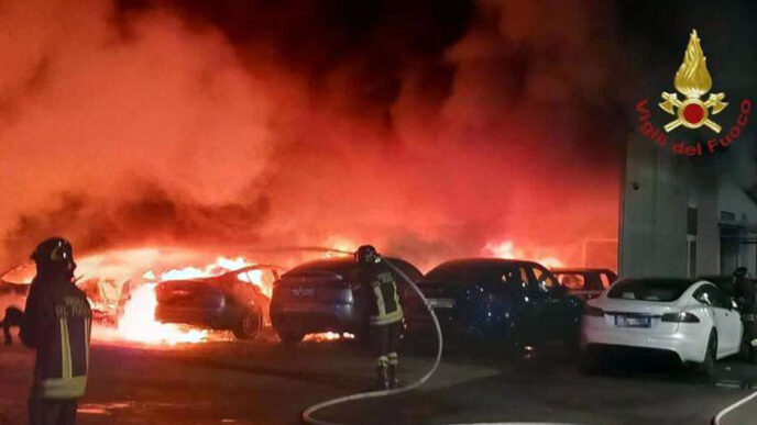 Maxi Incendio In Concessionari