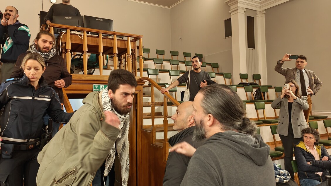 Momenti Di Tensione Al Consigl