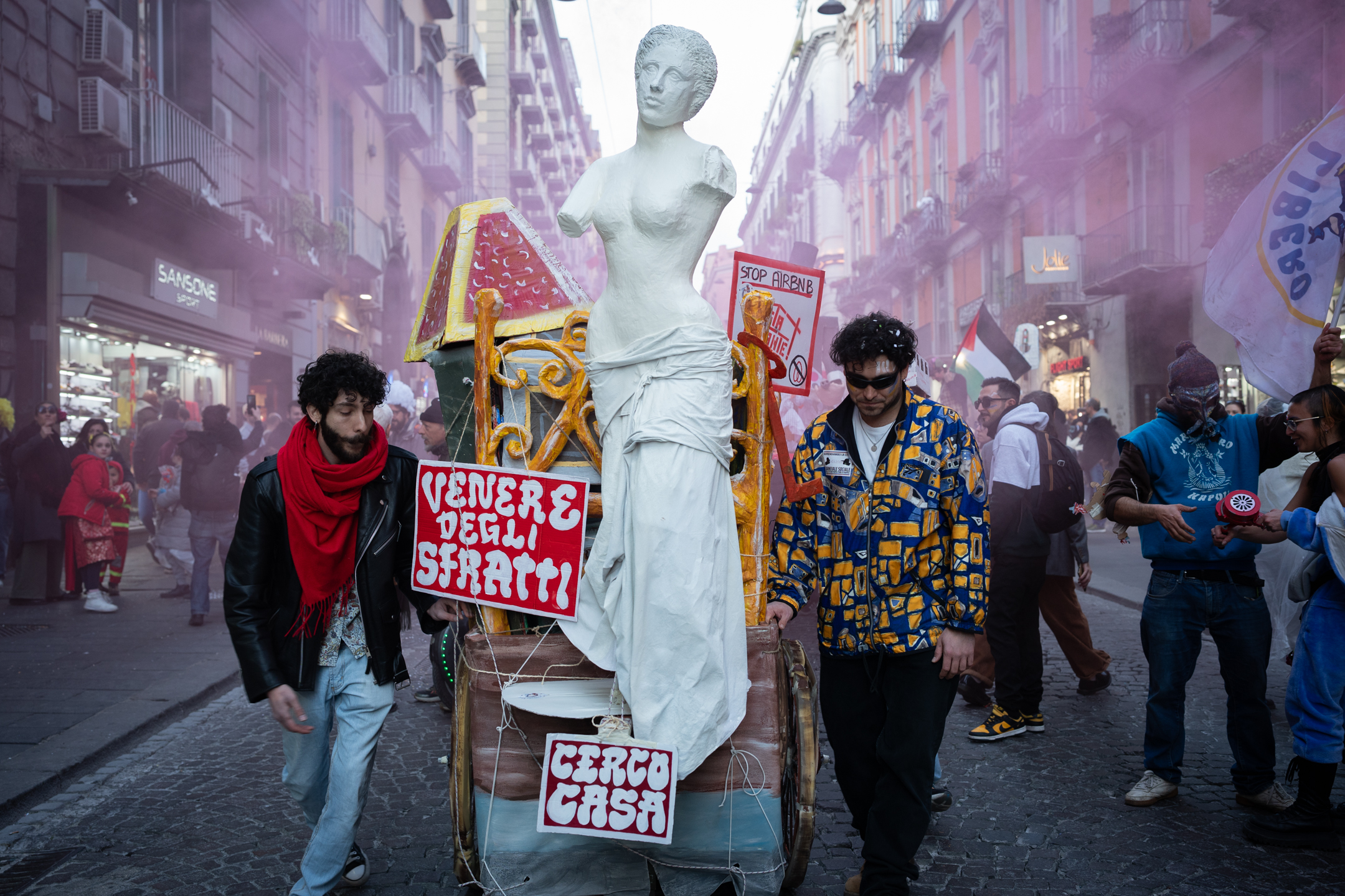 Napoli E Il Turismo Sfrenato3A