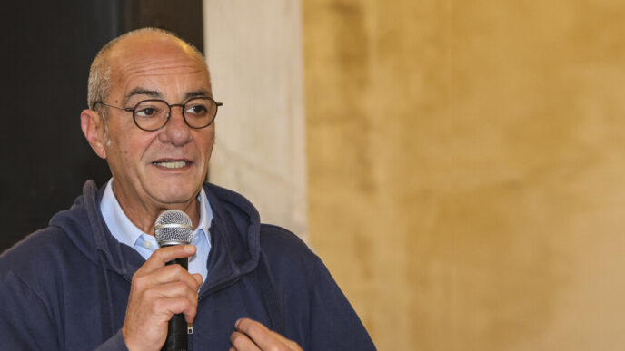 Napoli Tra Speranza E Difficol