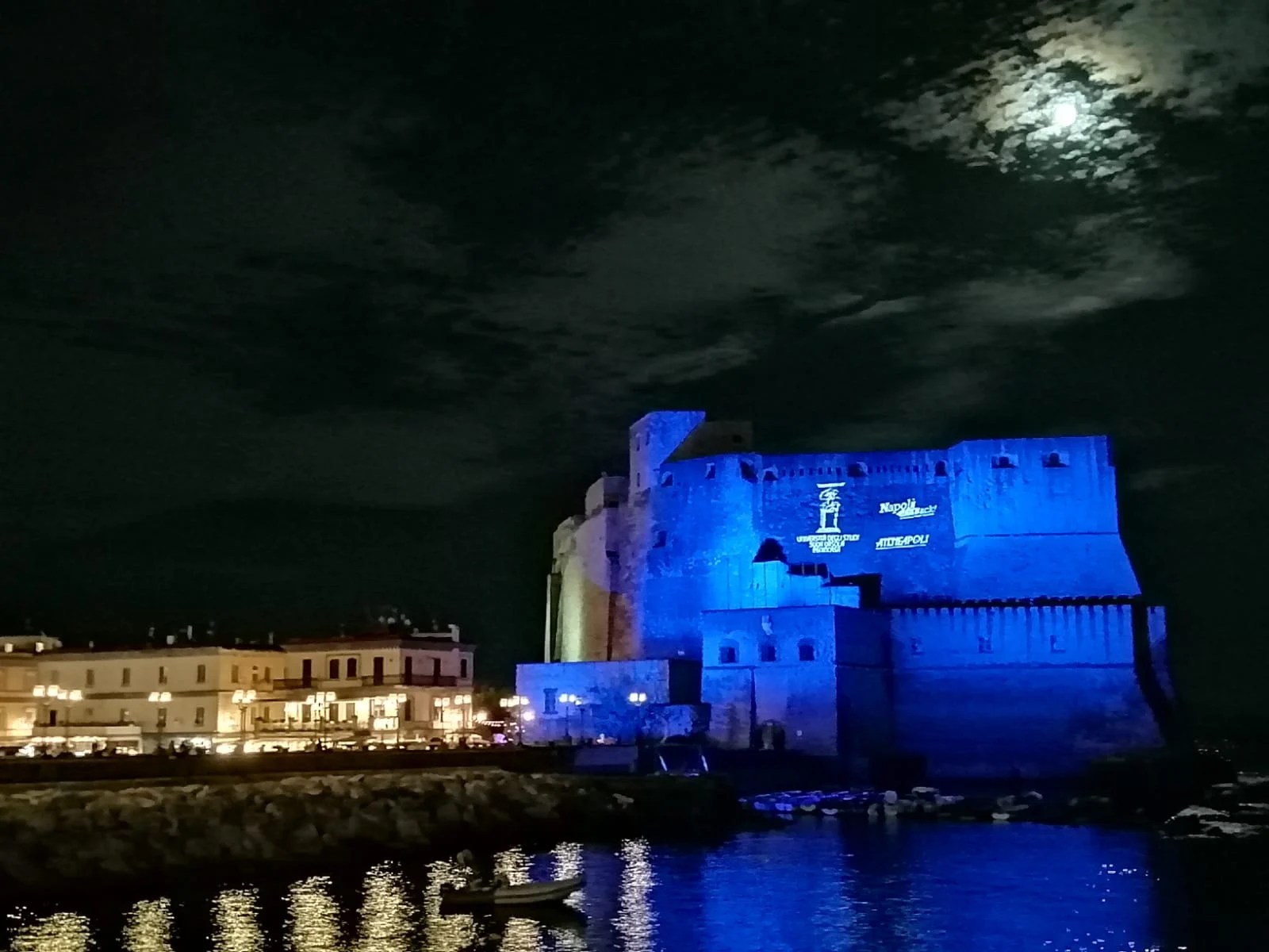 Nascondeva Le Targhe Con Nastr