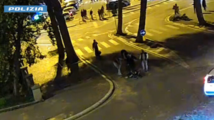 Rissa Tra Gruppi Di Stranieri
