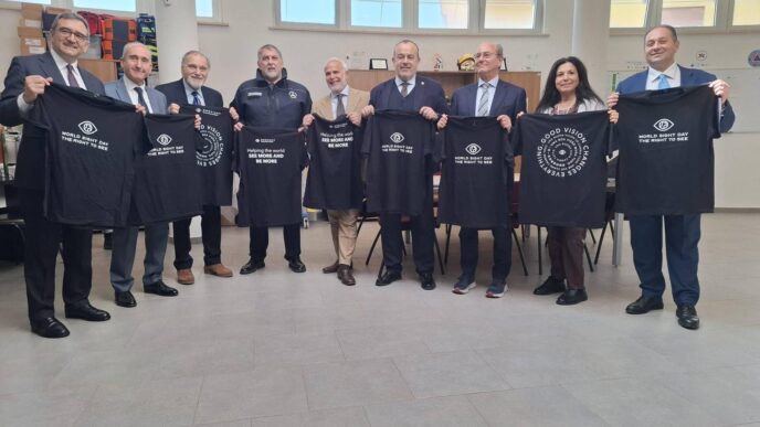 Roma2C Una Clinica Oculistica T