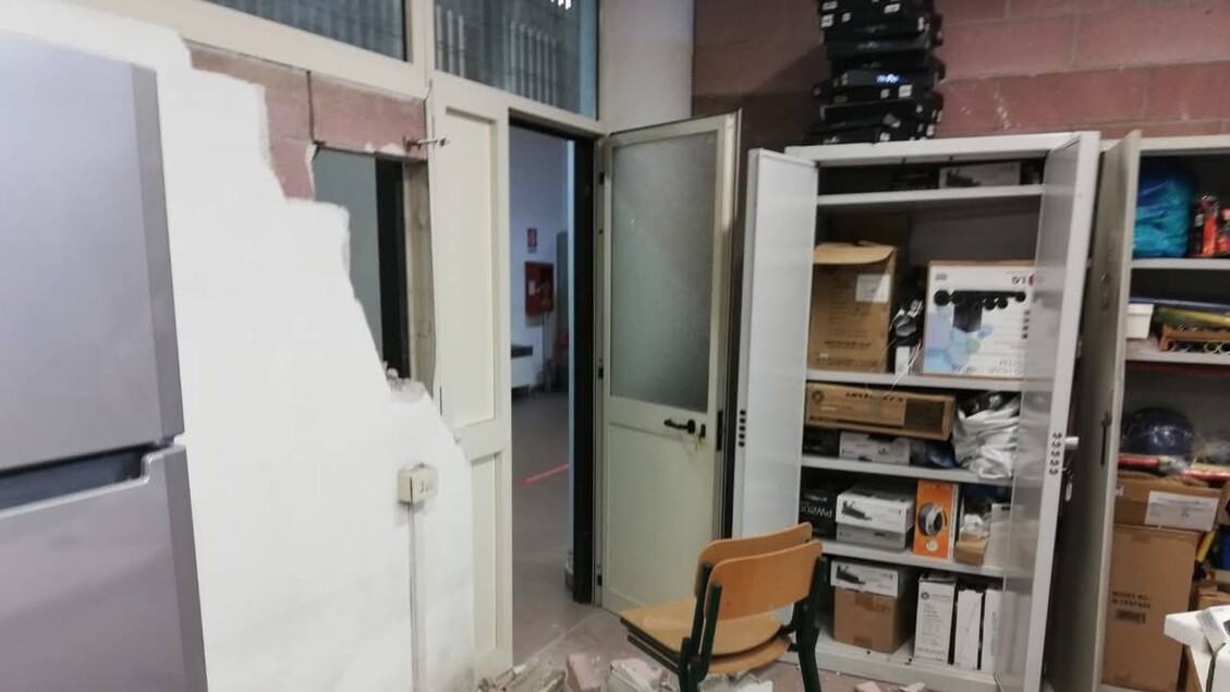 Scuola E2809Canna Ferrarae2809D Nel Miri