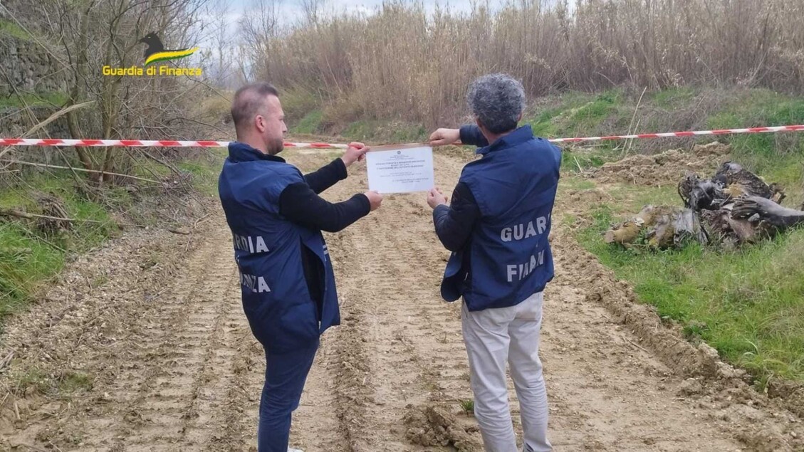 Sequestro Di Un27Area Agricola