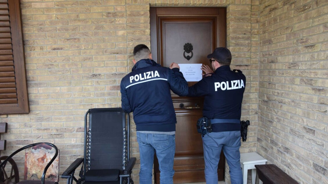 Sgombero E Sequestro Di Un Bed