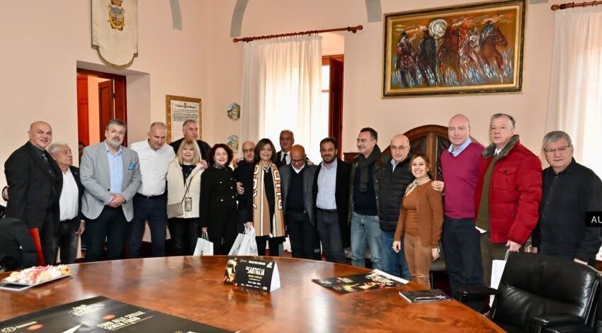 Sulmona Accoglie La Sartiglia