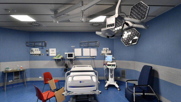 Tre Medici E Una Ostetrica Sca