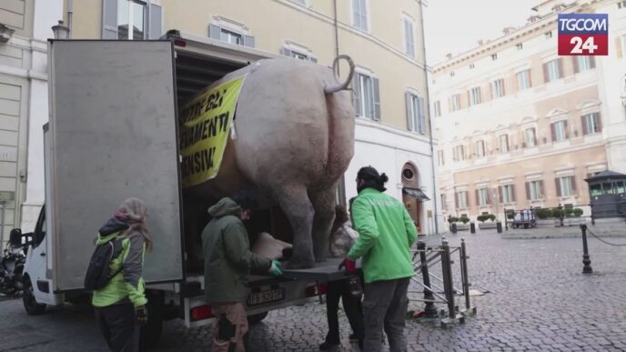 Un Gigantesco Maiale Di Cartap