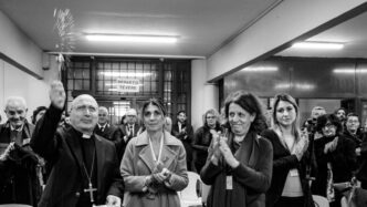 Una Biblioteca In Memoria Di I