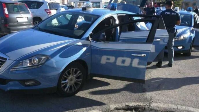Uomo Perseguita Madre E Nonno