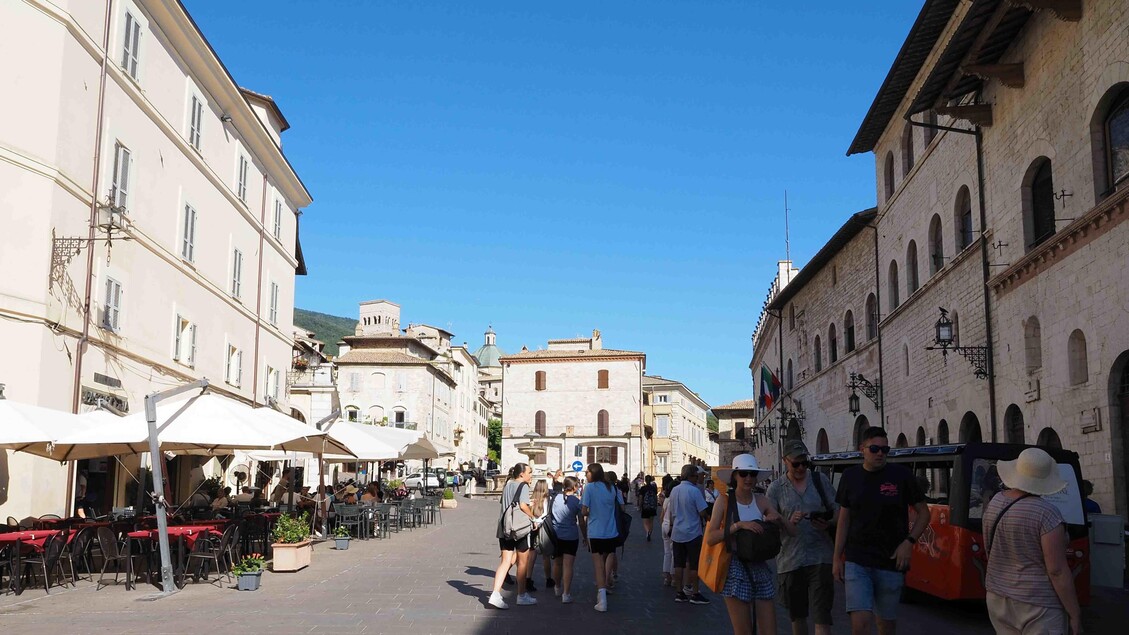 Vescovo Di Assisi Denuncia La