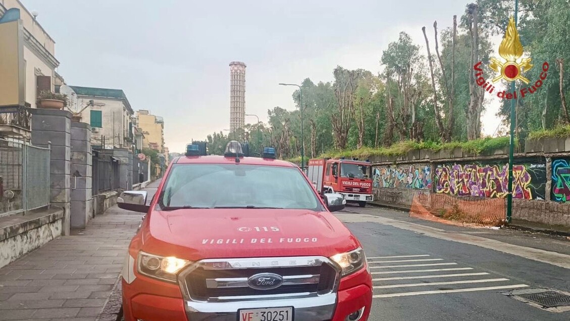 Vigili Del Fuoco Impegnati In