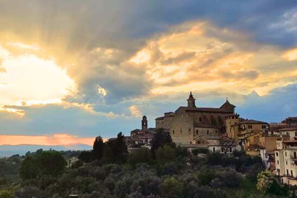 il borgo di poggio mirteto