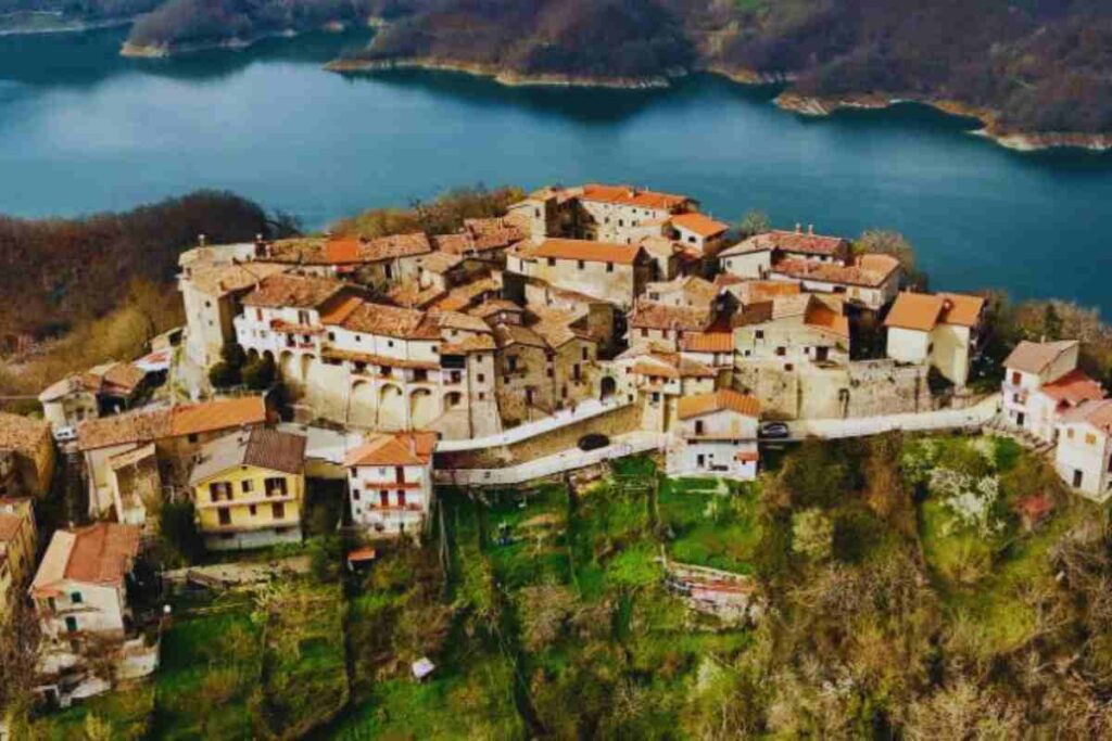 il borgo di poggio vittiano