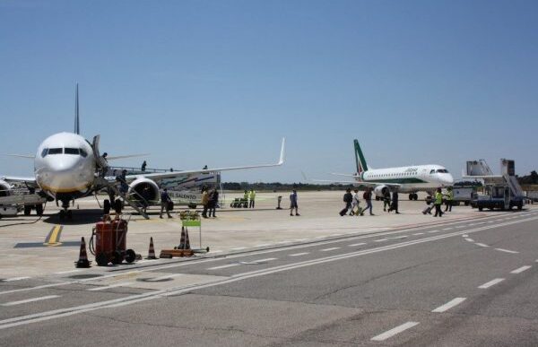 Aeroporti Di Puglia3A Continuan
