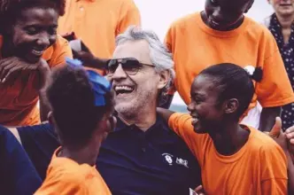 Andrea Bocelli Rende Omaggio A