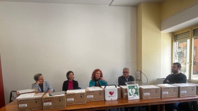 Consegna Di Defibrillatori Ai