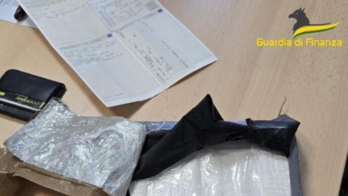 Cosenza3A Arrestato Un Corriere