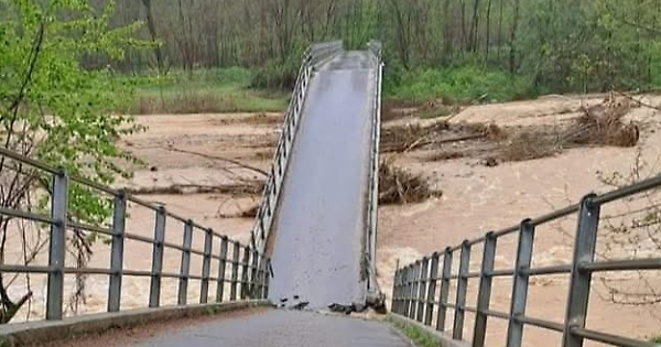 Crollo Del Ponte Sul Fiume Elv
