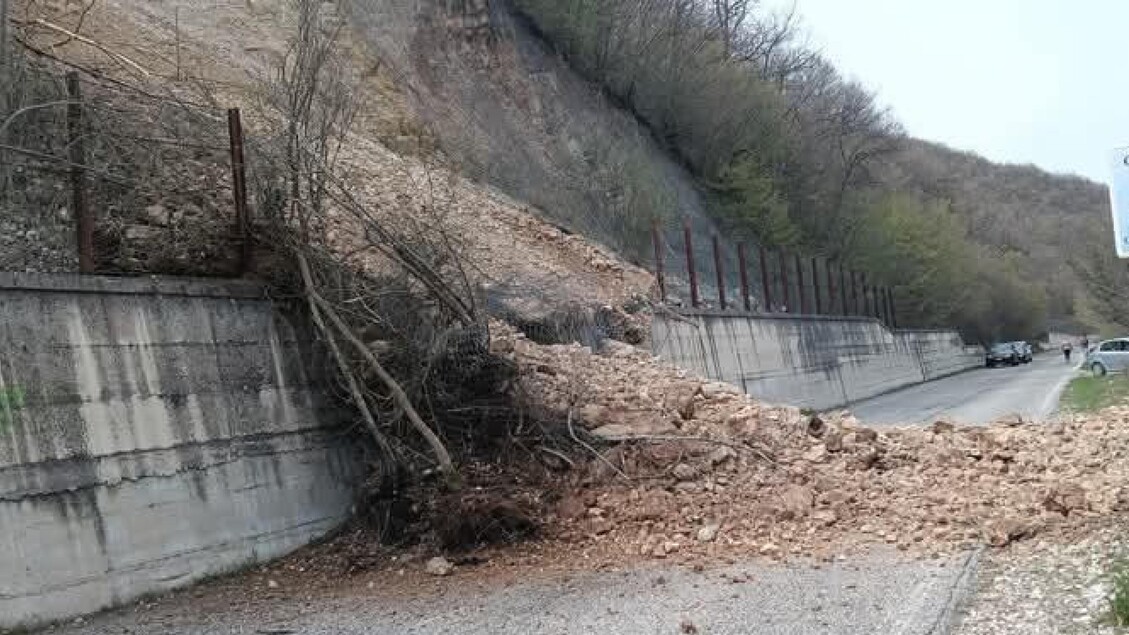 Crollo Di Un Costone Roccioso