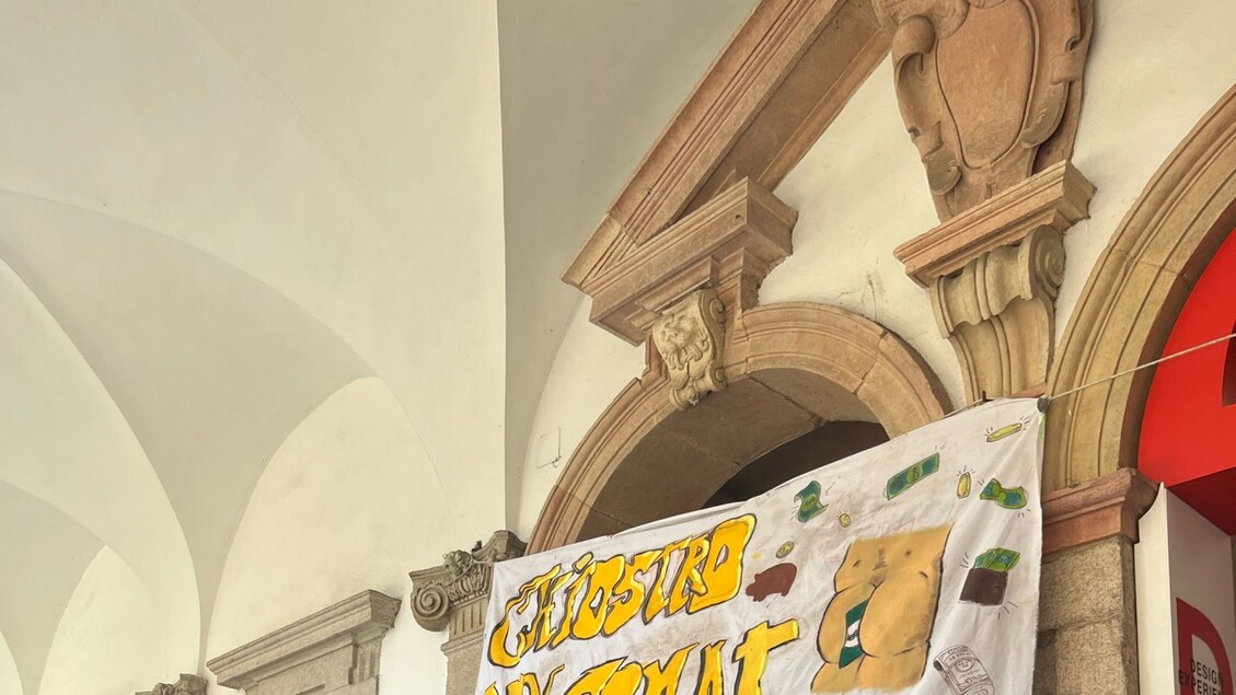 Gli Studenti Bloccano Il Chios