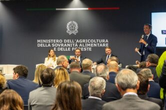 Il Ministro Lollobrigida Al Vi 1