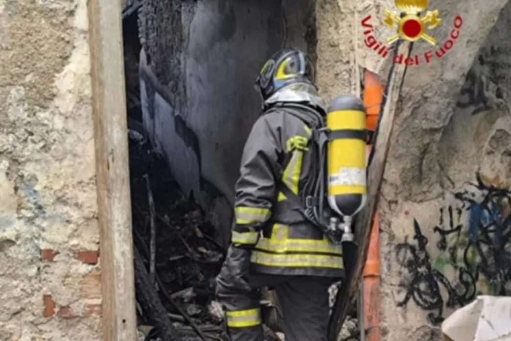 Incendio Distrugge Dieci Auto