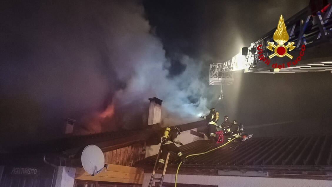 Incendio Distrugge Parte Dell27