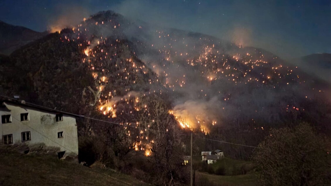 Incendio Nel Bosco Sopra Prato