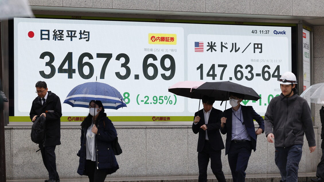 La Borsa Di Tokyo Crolla Del 3