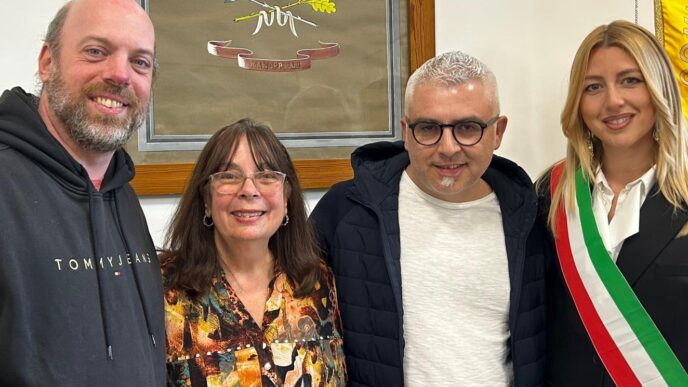 La Famiglia Cremonese Tra Mano