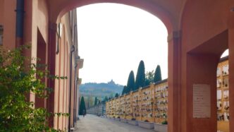 La Manifestazione Al Cimitero
