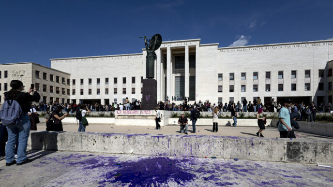 La Sapienza Di Roma Sospende L