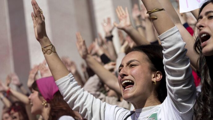 Le Studentesse Manifestano Con