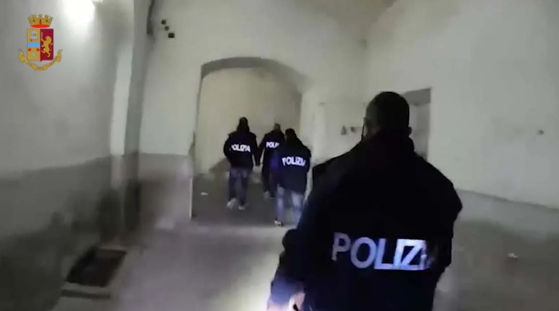 Napoli2C Arrestati Due Latitant
