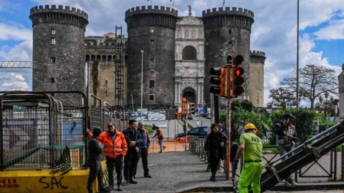 Napoli2C Una Voragine Svela Nuo