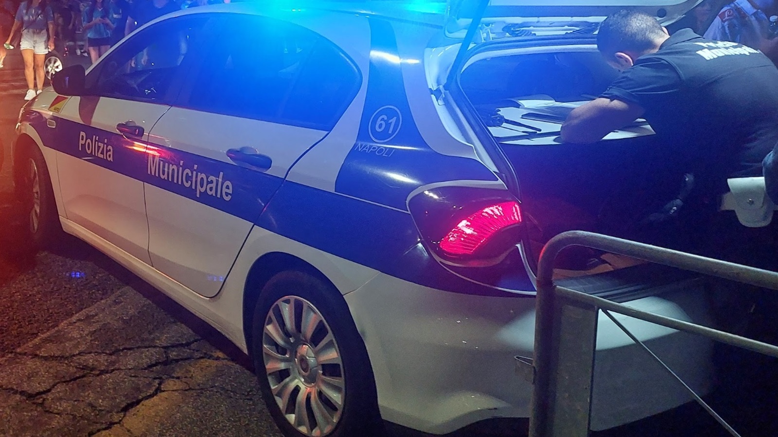 Napoli3A Sequestro Di Appartame