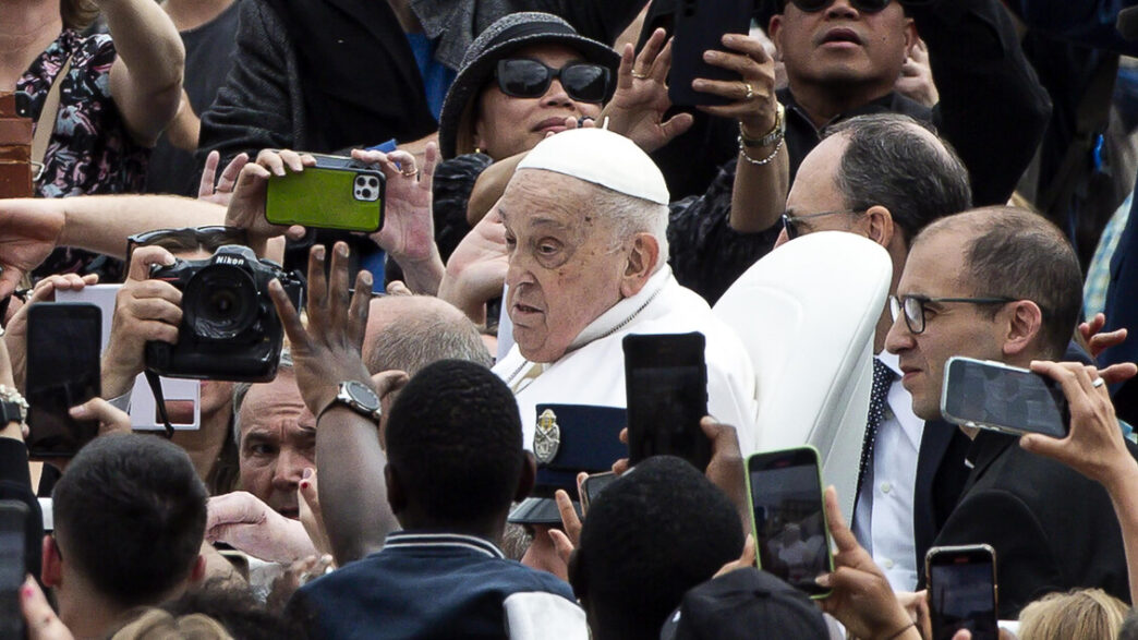 Napoli E Papa Francesco2C Un Le