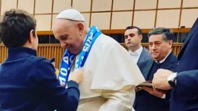 Papa Francesco E Il Gesto Simb