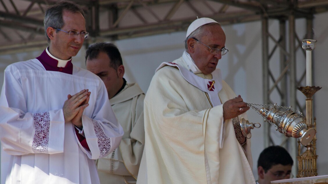 Papa Francesco E La Scomunica