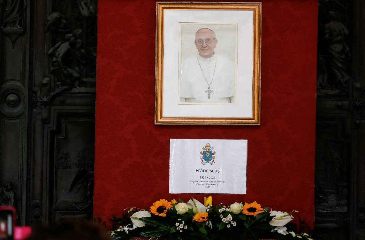 Papa Francesco Indica La Sua S