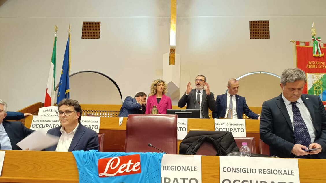 Protesta In Aula Consigliare3A