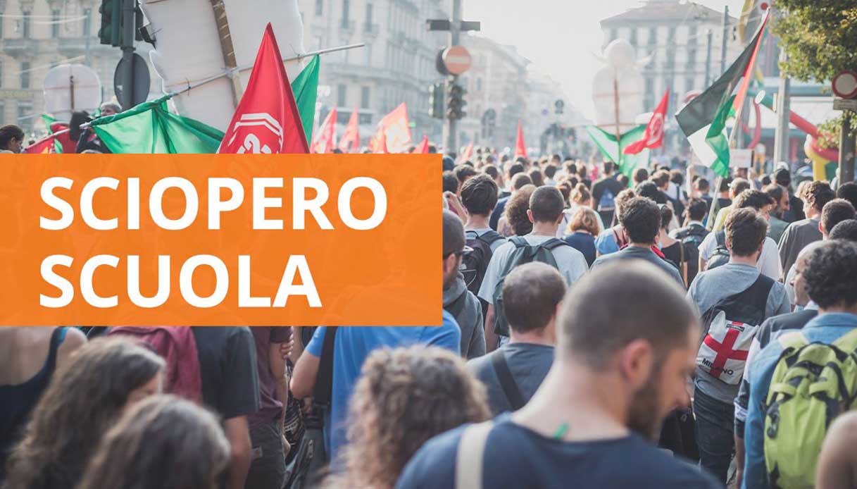 Proteste Di Insegnanti E Stude